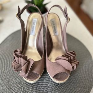 Steve Madden sling back beige suede open ruffled toe espadrilles  Size 6